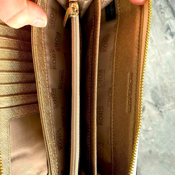 Michael Kors Wallet - Picture 5 of 5